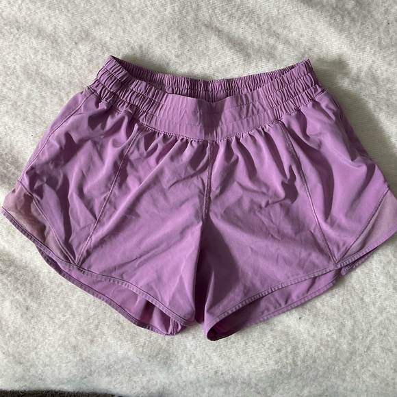 Lululemon shorts Hotty hot 2.5” - Picture 1 of 4